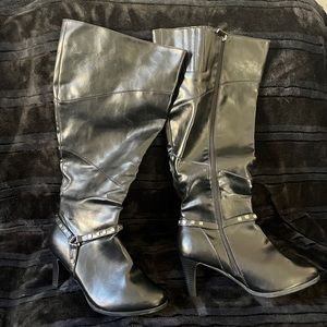 New Knee high pleather boots 10Wide